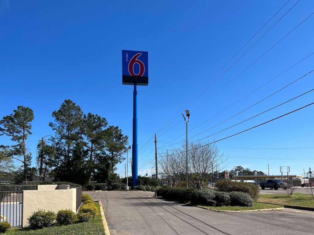 Motel 6 Hattiesburg, MS photo 1