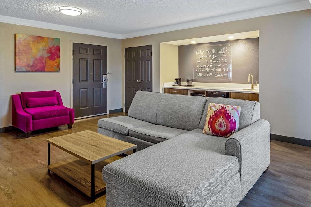 La Quinta Inn & Suites by Wyndham San Francisco Airport N photo 5