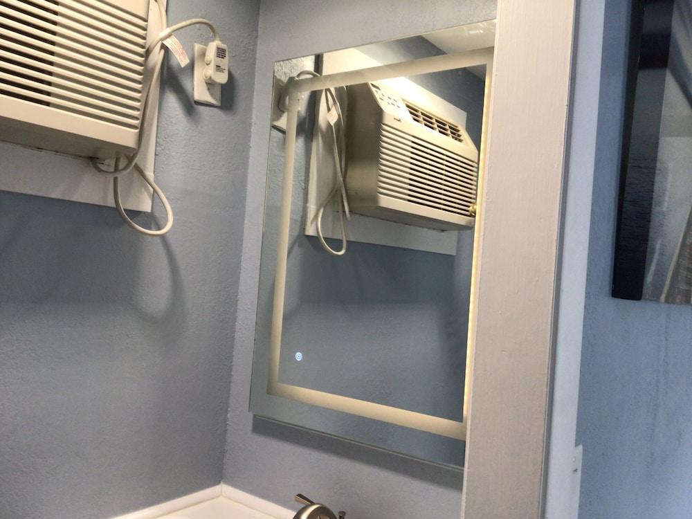 Hitching Post Country Motel photo 25