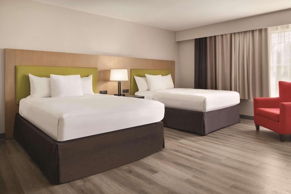 Country Inn & Suites by Radisson, Cedar Falls, IA photo 29