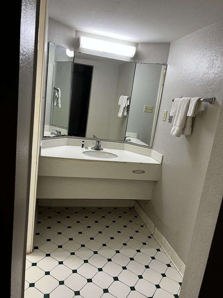 Relax Inn & Suite photo 6