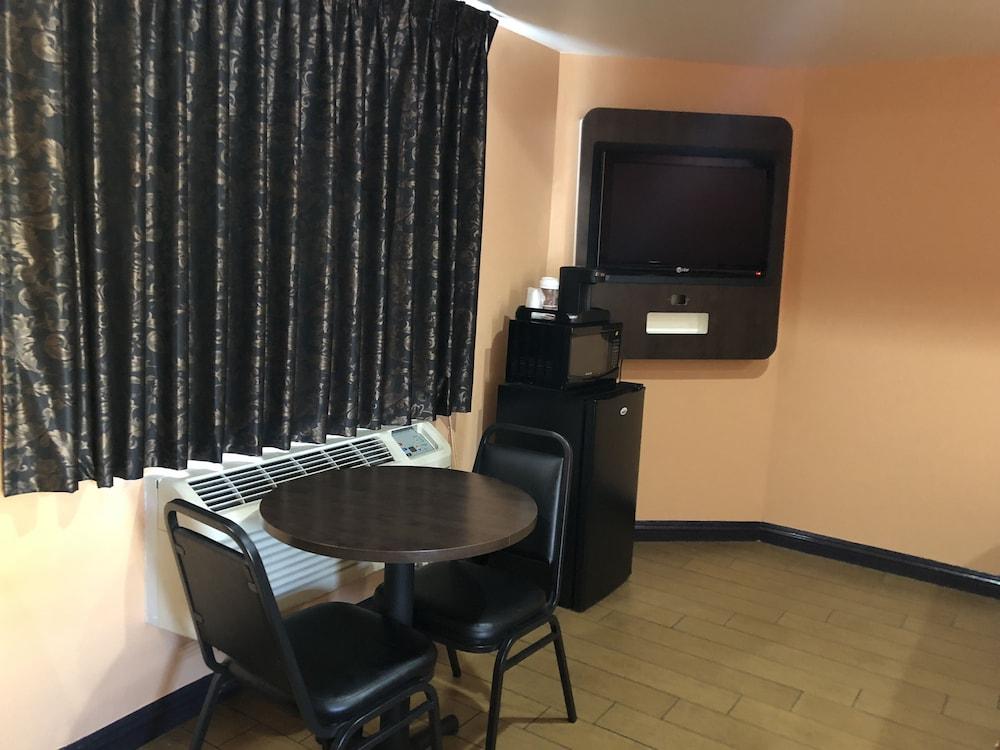 El Rancho Motel photo 2