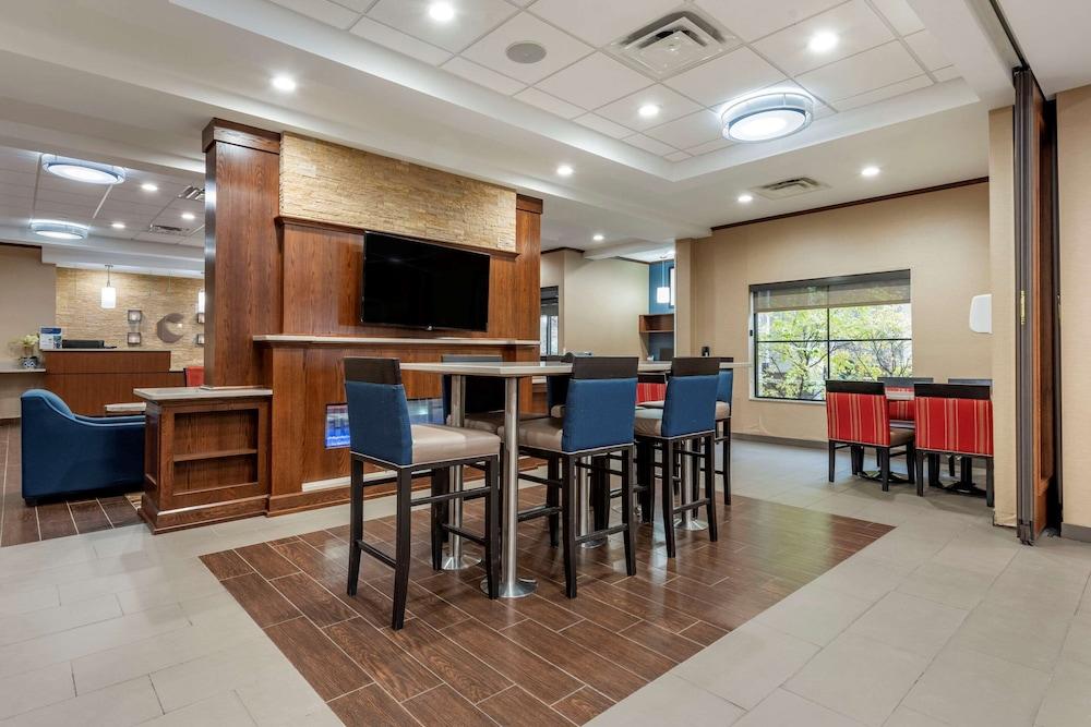 Comfort Inn & Suites Pittsburgh South photo 31