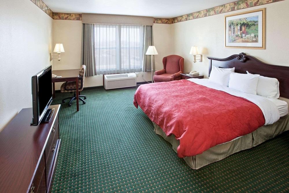 Country Inn & Suites by Radisson, Elkhart North photo 7