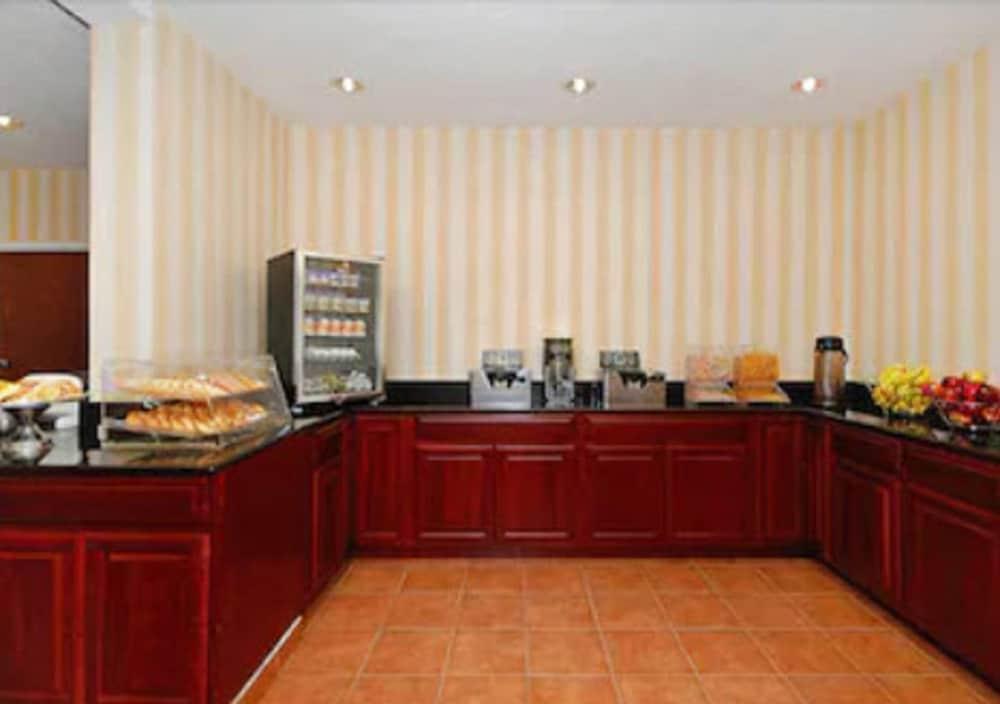 Chocolate Express Hotel & Suites Hershey photo 3