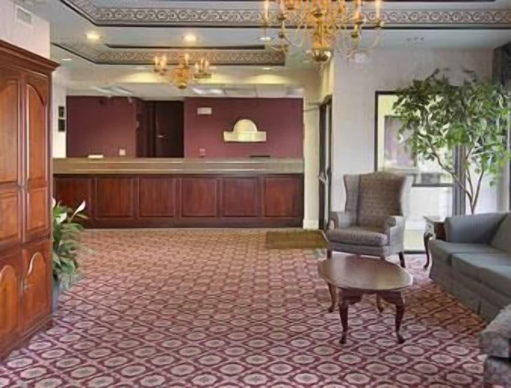 Days Inn by Wyndham Saint Pauls photo 2