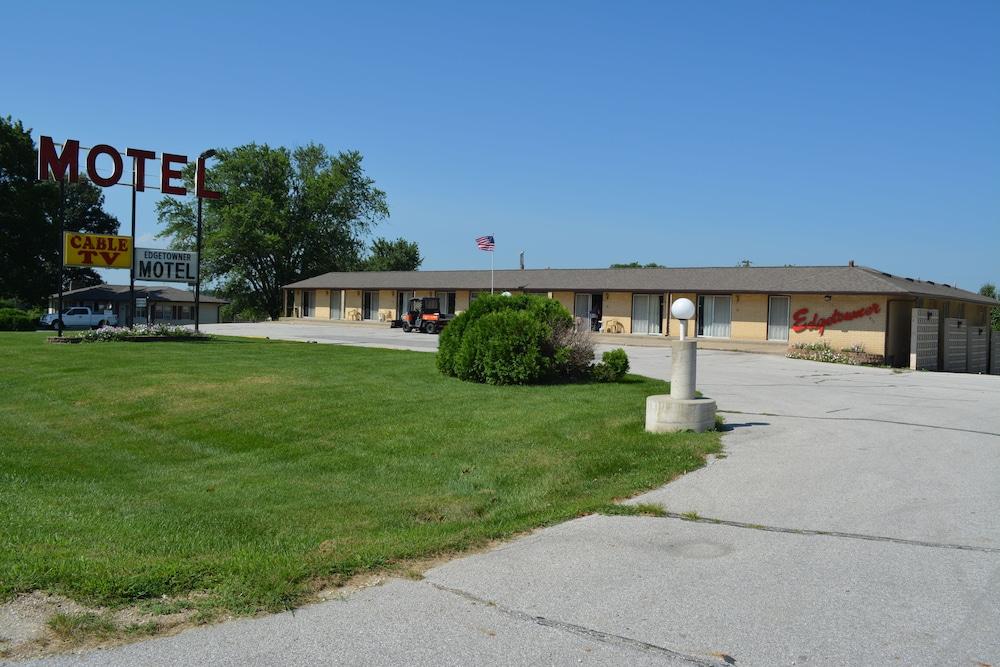 Edgetowner Motel photo 1
