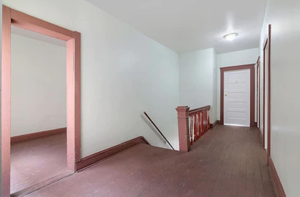 Pads on Pasadena Ave photo 9