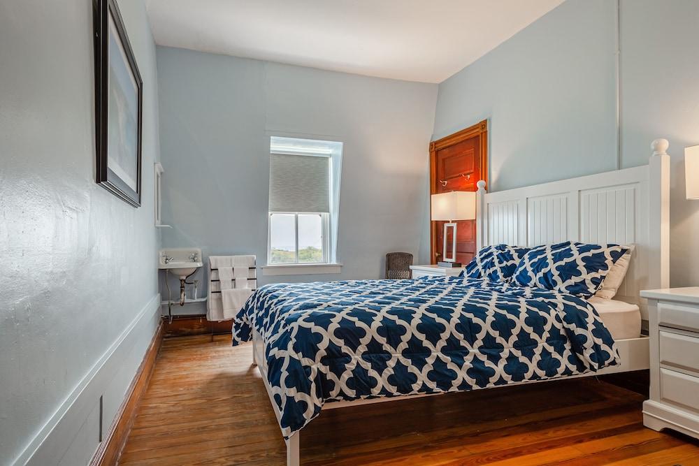 Narragansett Inn photo 55