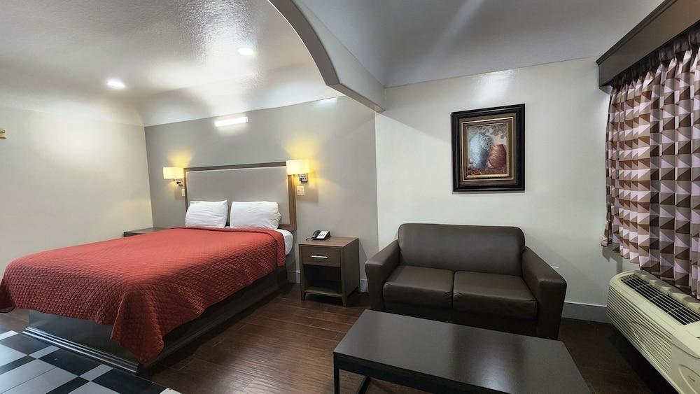 Scottish Inns & Suites Sam Houston Pkwy photo 16