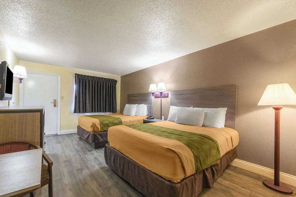 Econo Lodge San Marcos University Area photo 18