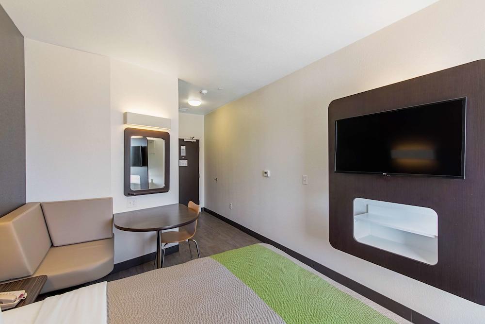 Motel 6 Austin, TX - Airport photo 14