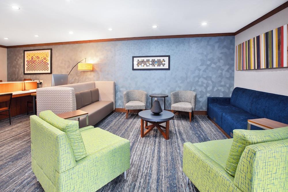 Holiday Inn Express & Suites Buffalo by IHG photo 5