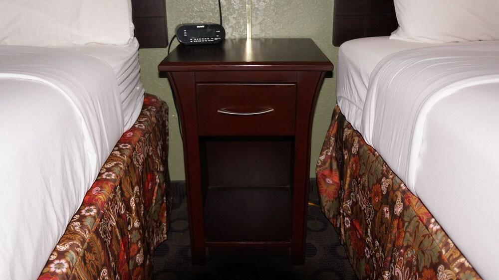 Regency Inn photo 8