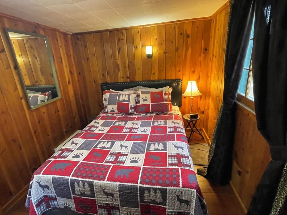 Ponderosa Pines Inn and Cabins photo 42