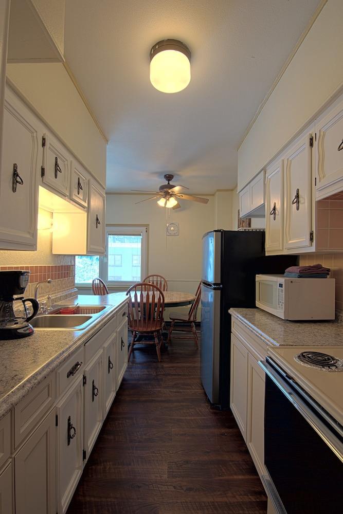Glacier View Condo Suites photo 17