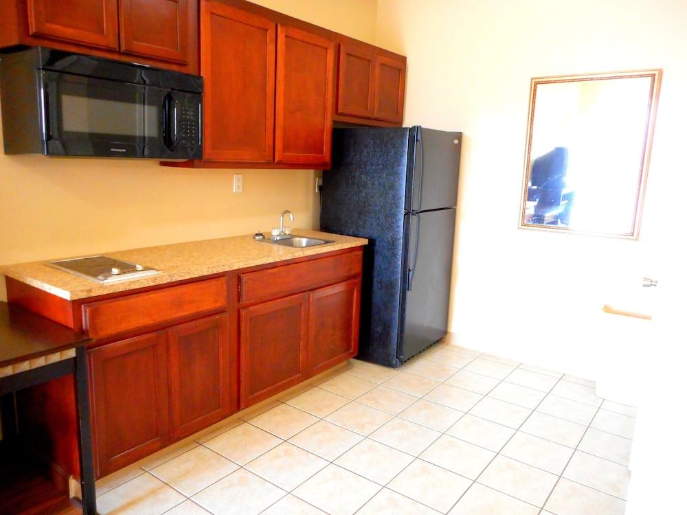 Crossroads Inn & Suites photo 34