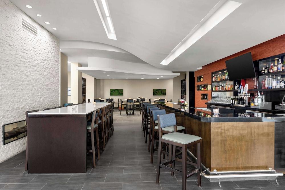 Embassy Suites Newark Airport photo 26