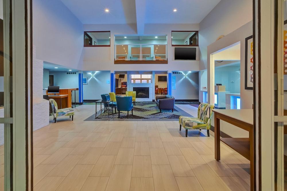 Holiday Inn Express & Suites Petoskey by IHG photo 29