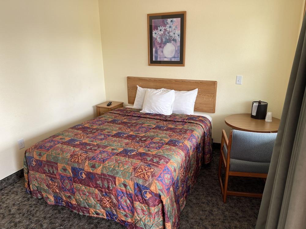All Star Inn & Suites photo 10