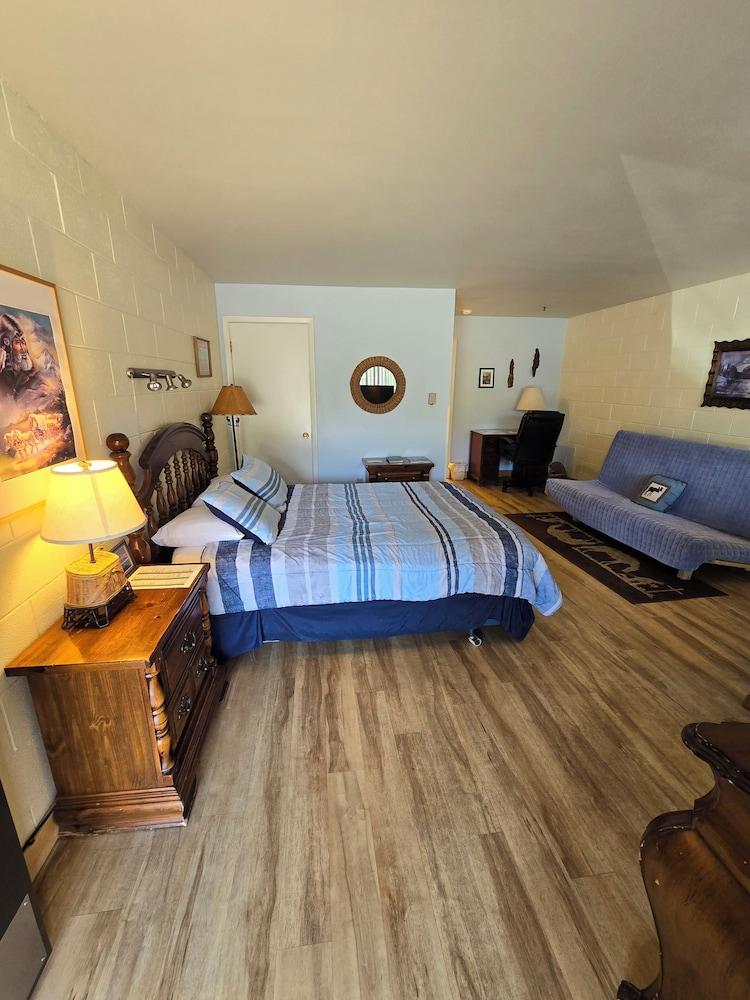 Chateau Rouge Condominiums photo 16