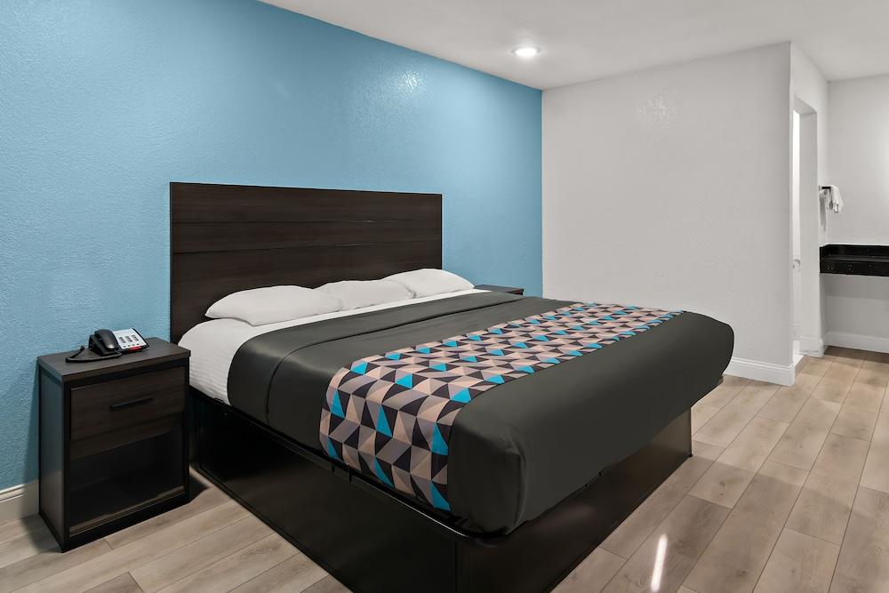 Rodeway Inn Palestine photo 5