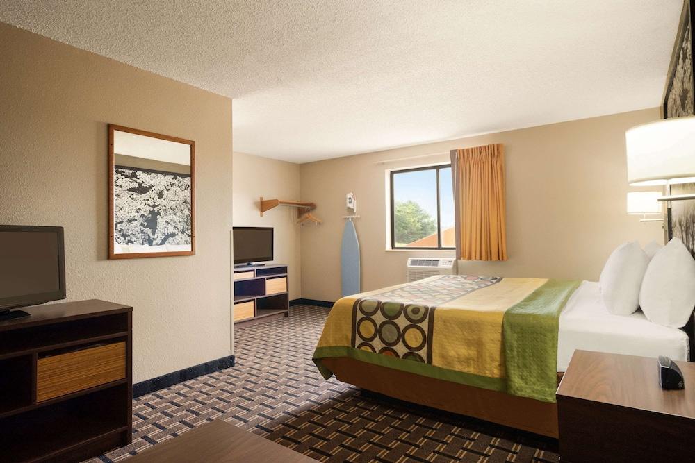 Super 8 by Wyndham Mayfield photo 7