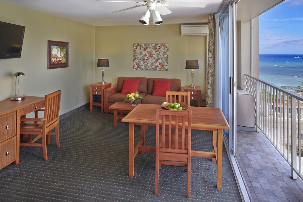Pacific Monarch Hotel photo 12