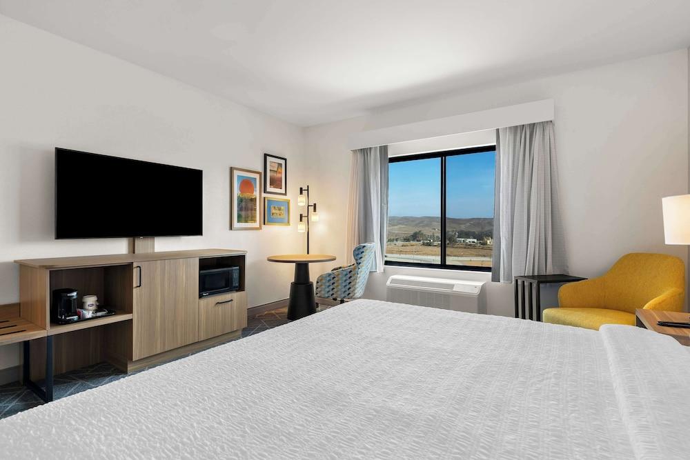 Hampton Inn & Suites Corona, Ca photo 29