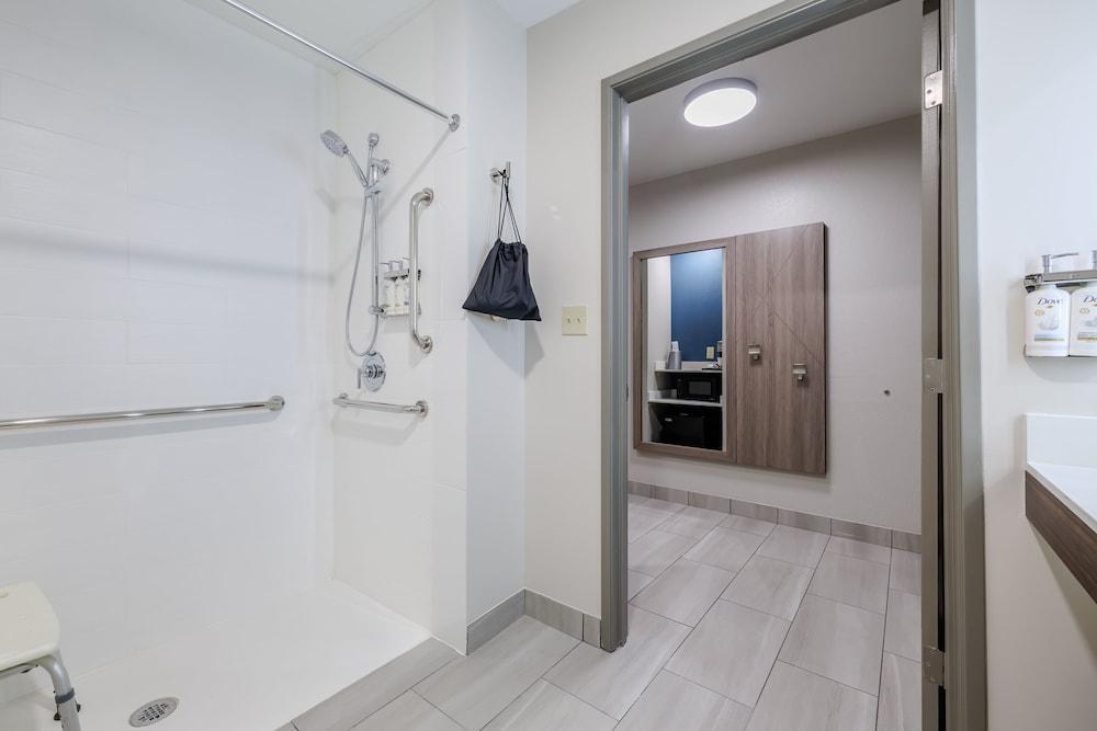 Holiday Inn Express & Suites Zion by IHG photo 43