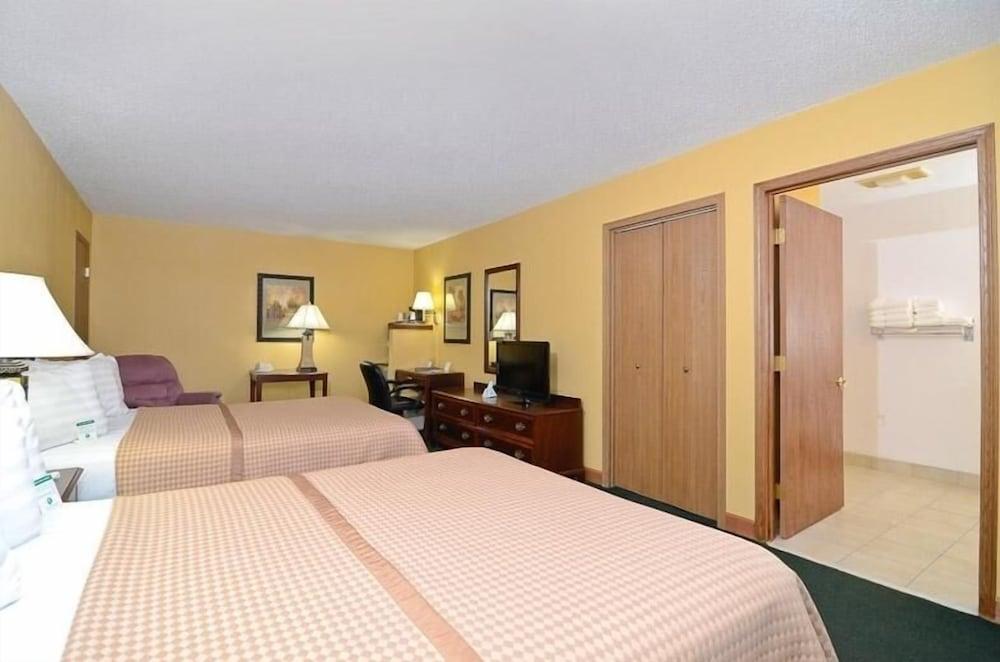 Americas Best Value Inn Iola photo 7