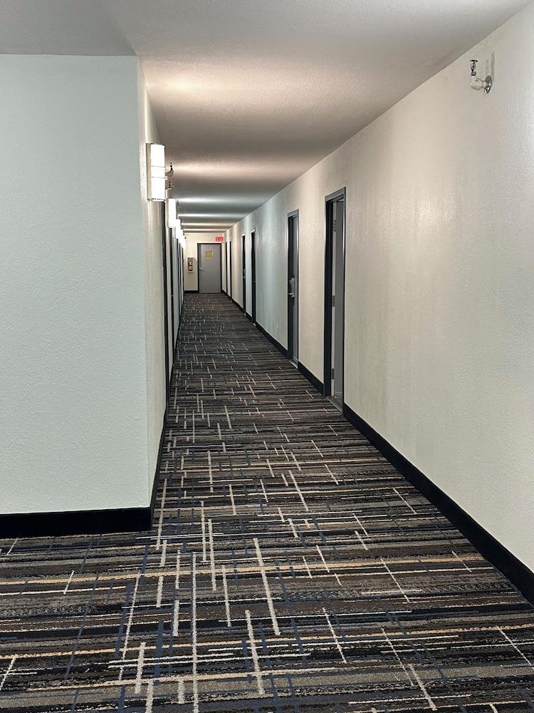 Blueway Inn & Suites Roseville photo 16