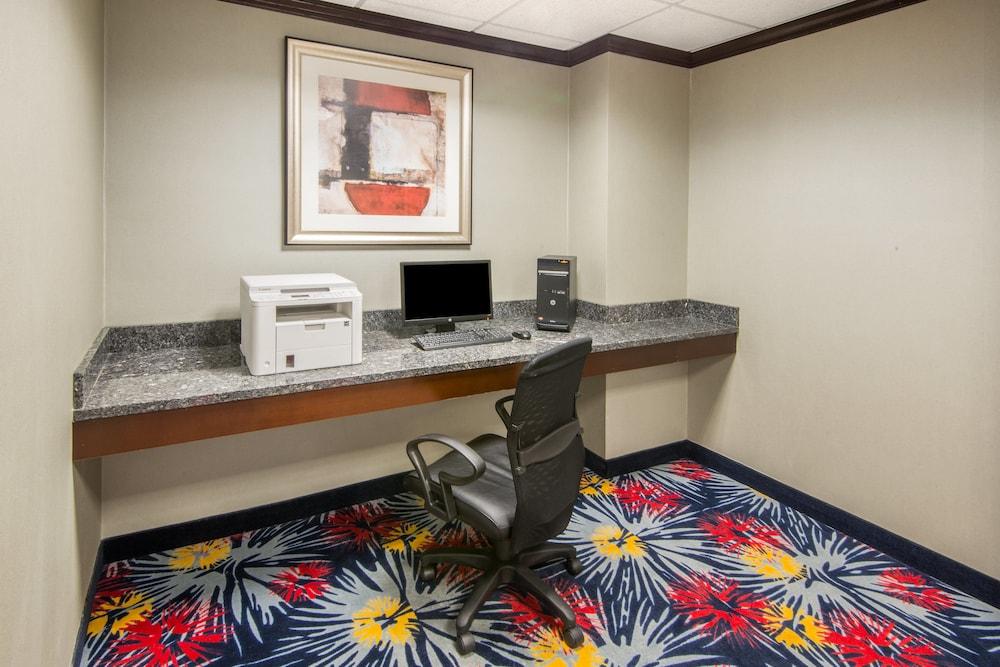 Holiday Inn Express Cleveland Airport - Brookpark by IHG photo 32