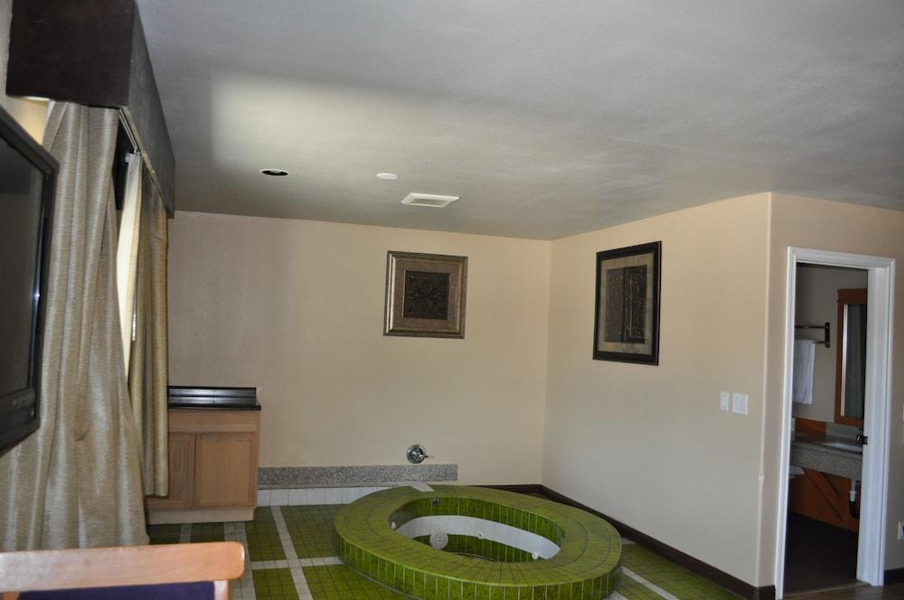 Rocky Inn Motel Long Beach, CA photo 9