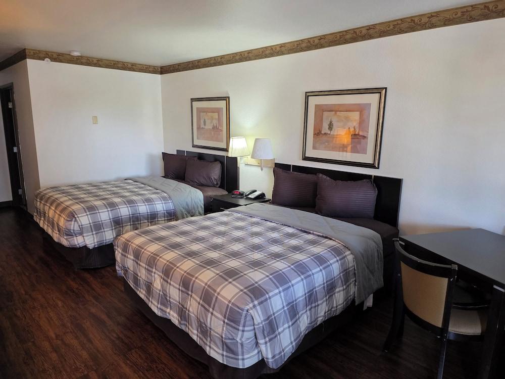 American Inn & Suites photo 7