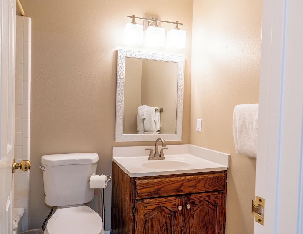 Road Creek Inn photo 91