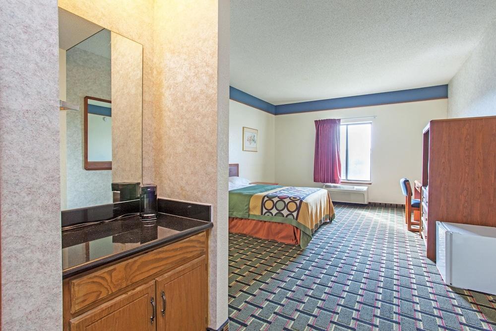 Super 8 by Wyndham Atchison photo 7