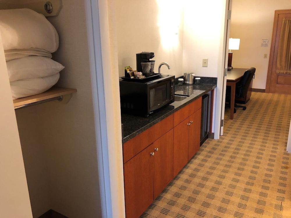 DoubleTree Suites by Hilton Htl & Conf Cntr Downers Grove photo 9