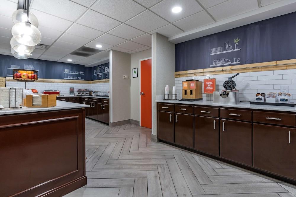 Hampton Inn & Suites Louisville East photo 32