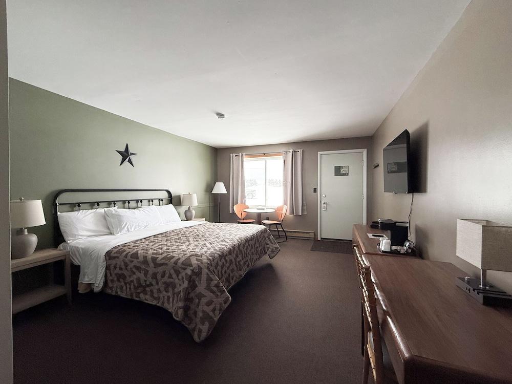 The Trail Inn - Newberry, MI - 13467 M-28 photo 24