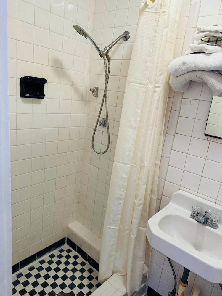 Budget Inn photo 11