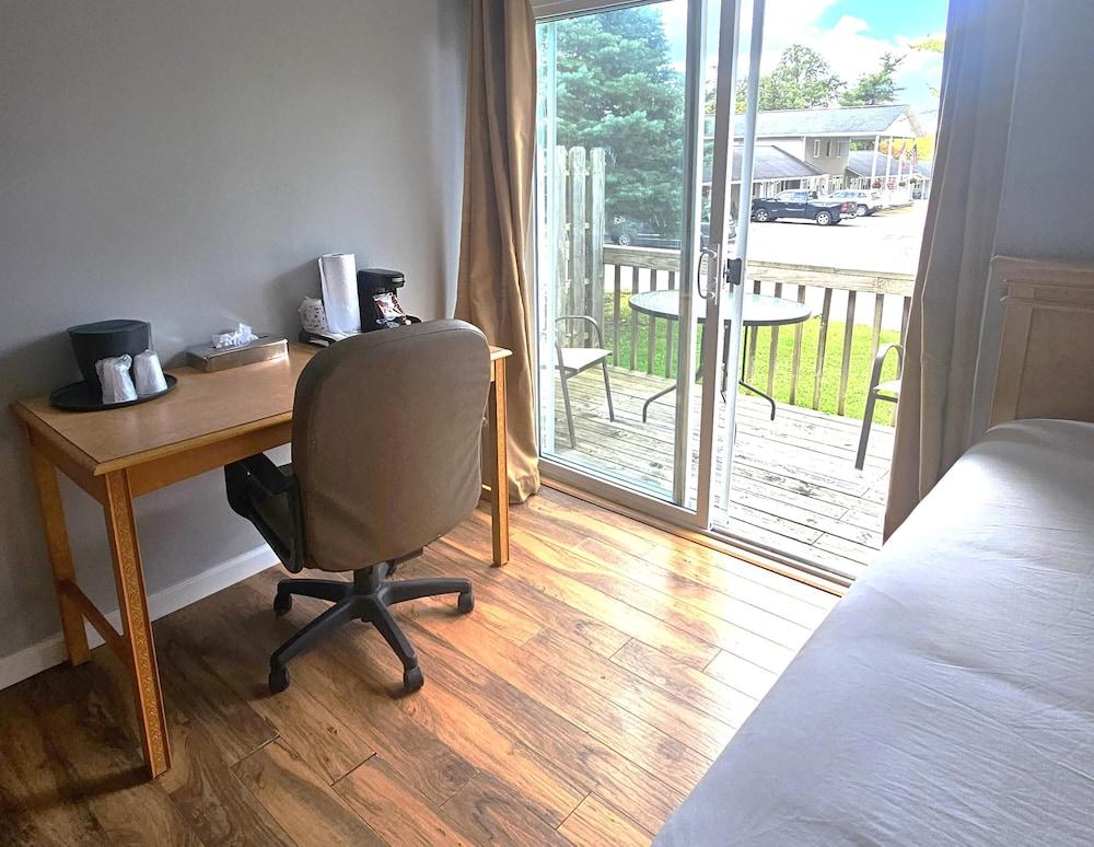 Capt.'s Inn & Suites photo 43