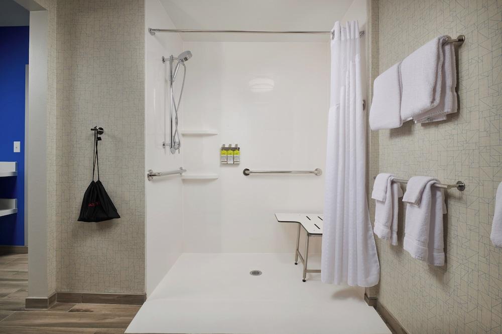 Holiday Inn Express Amherst - Lockport by IHG photo 42