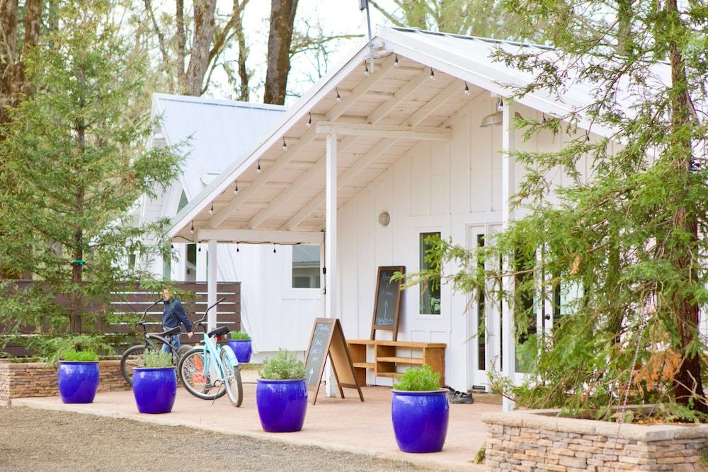 Mandala Springs Wellness Retreat Center — hotel in Kelseyville