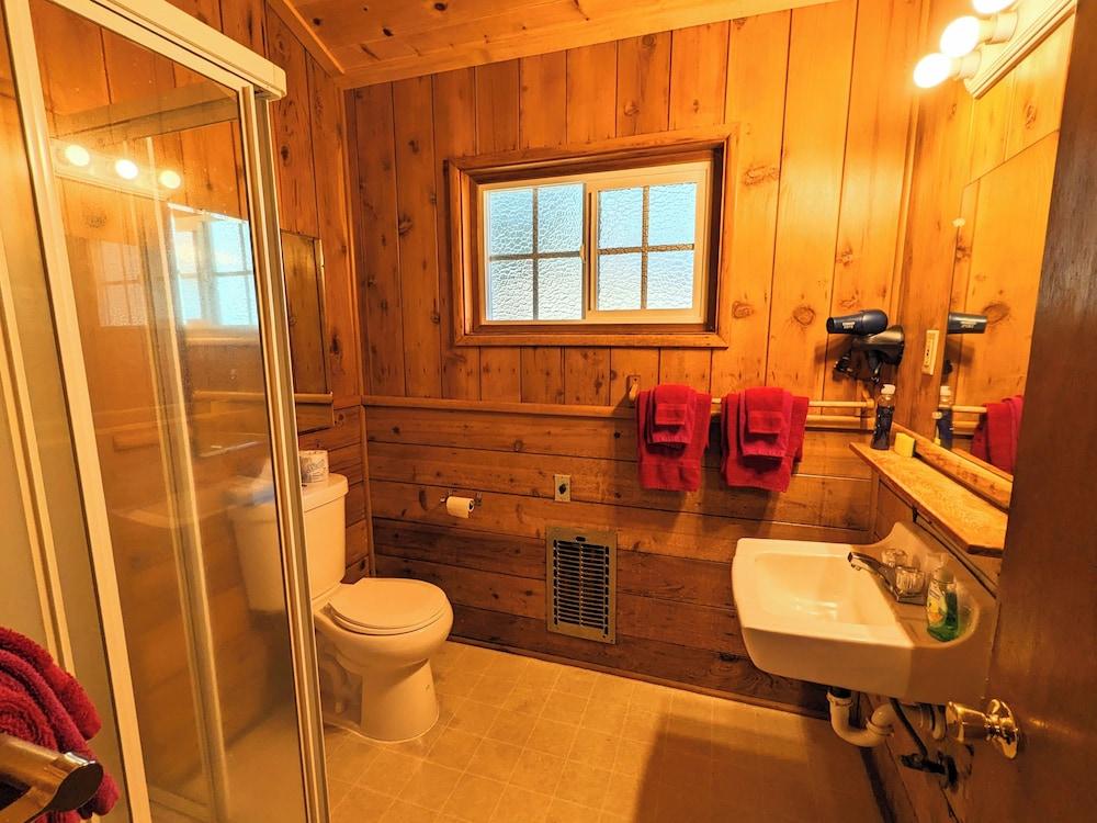 Bluebird Cottage Inn photo 24