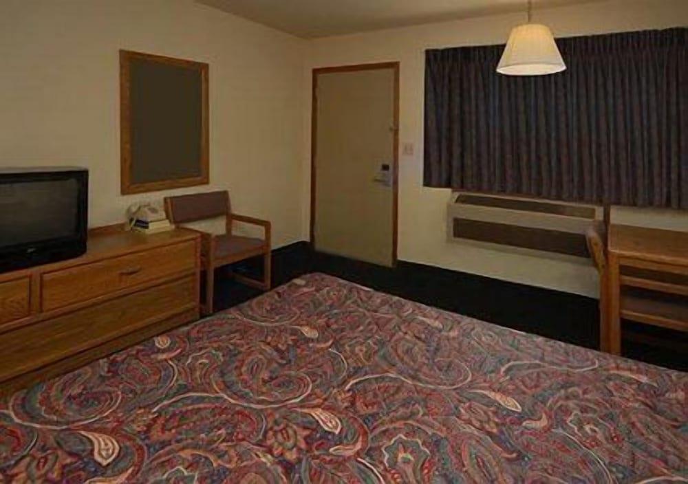 Econo Lodge photo 23