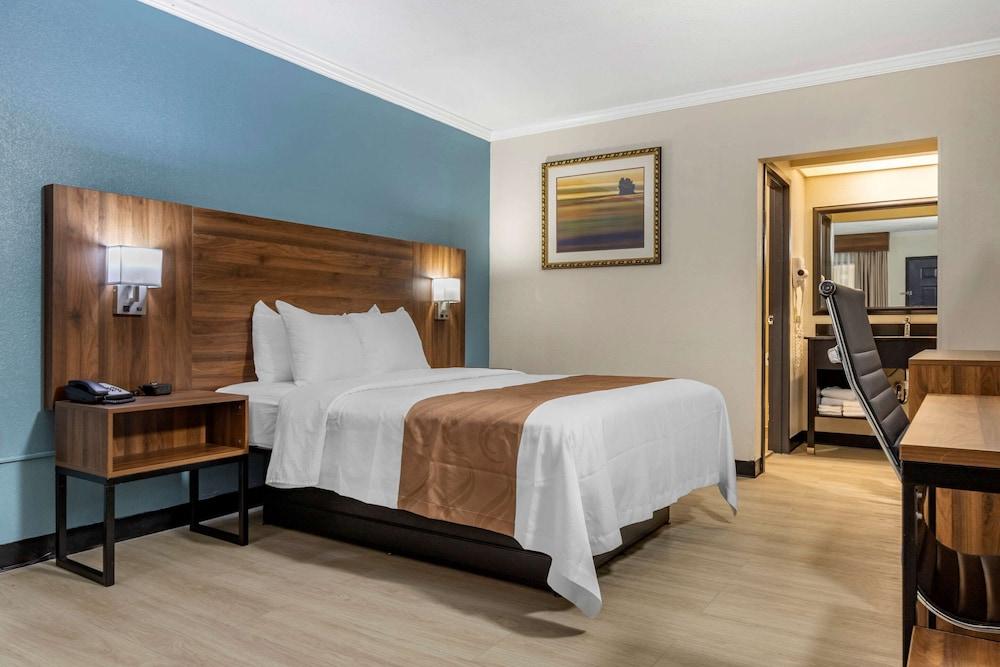 Quality Inn & Suites Ft. Jackson Maingate photo 8