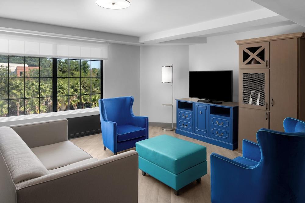 Hotel Indigo Mount Pleasant by IHG photo 7