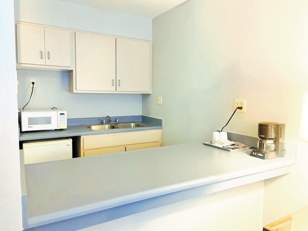Illini Inn & Suites Hotel - Rantoul/Gifford/Champaign/Urbana photo 4