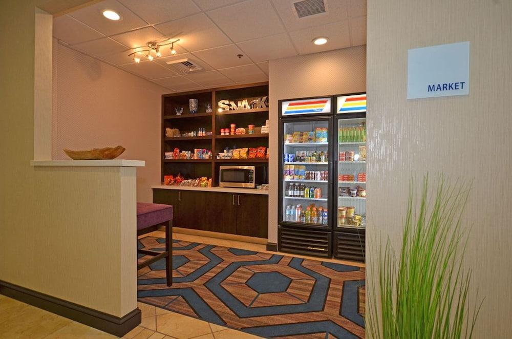 Holiday Inn Express & Suites Farmington by IHG photo 40